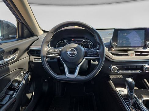 Used 2024 Nissan Altima 2.5 SR FWD image 16