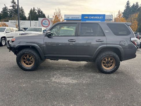 Used 2018 Toyota 4Runner TRD Off-Road Premium image 8