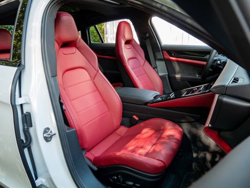 New 2025 Porsche Panamera image 33