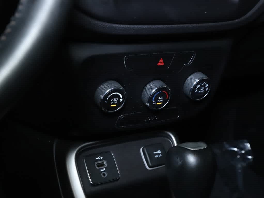 Used 2018 Jeep Compass Latitude FWD image 22