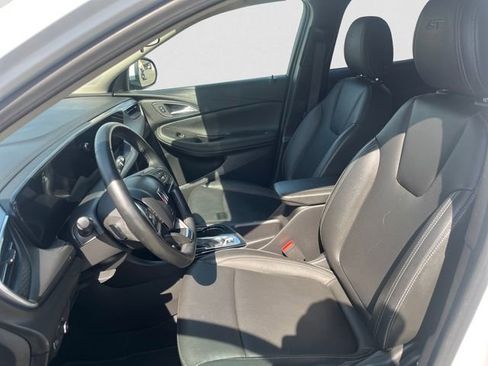 Used 2024 Buick Encore GX Sport Touring AWD/4WD image 9