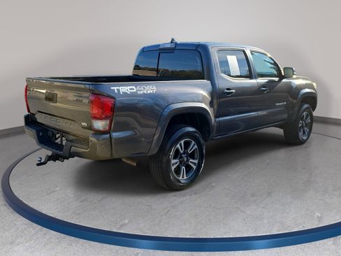 Used 2017 Toyota Tacoma TRD Sport image 5