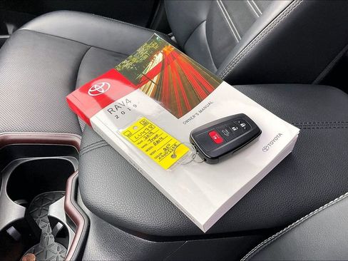 Used 2019 Toyota RAV4 Limited w/ Advanced Technology Package AWD/4WD image 34