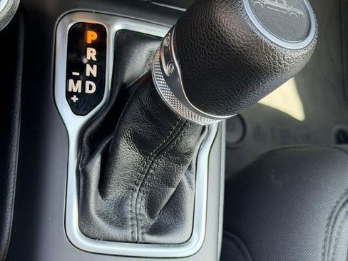 Used 2023 Jeep Gladiator Sport AWD/4WD image 19