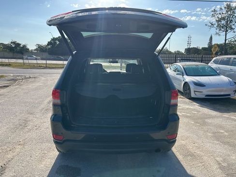 Used 2012 Jeep Grand Cherokee Laredo AWD/4WD image 7