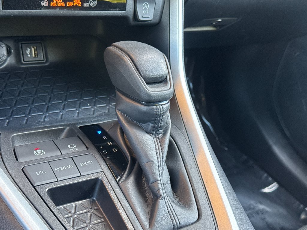 Used 2024 Toyota RAV4 XLE FWD image 27