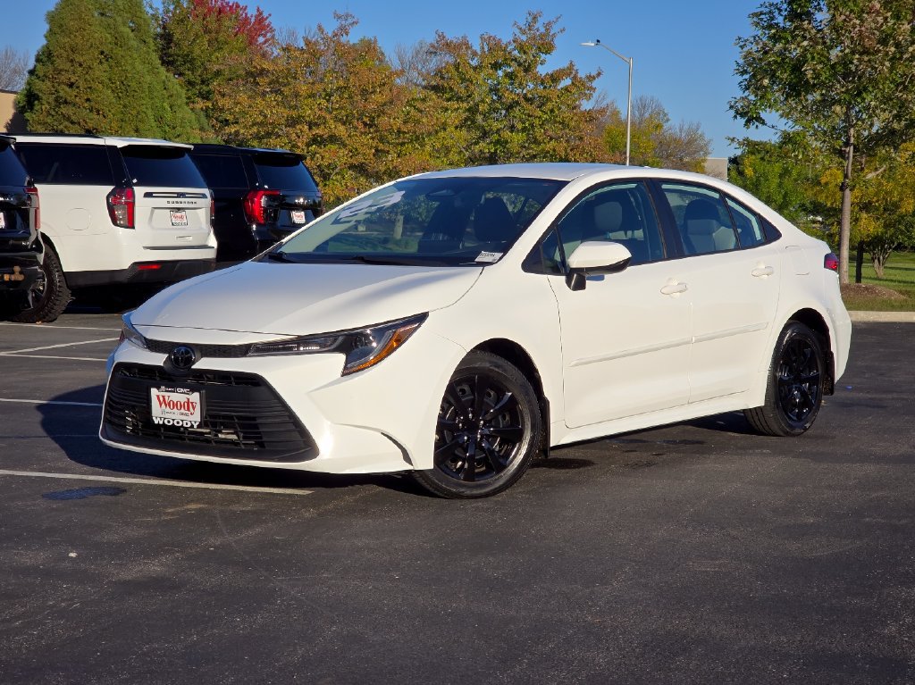 Used 2023 Toyota Corolla LE w/ Carpet Mat Package (TMS) FWD image 2