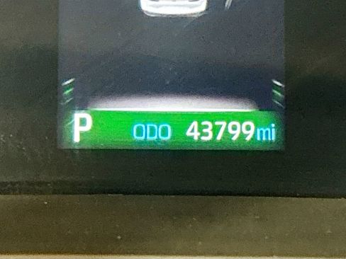 Used 2024 Toyota Sienna XLE FWD image 10