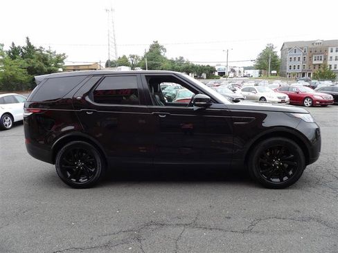 Used 2017 Land Rover Discovery SE image 6