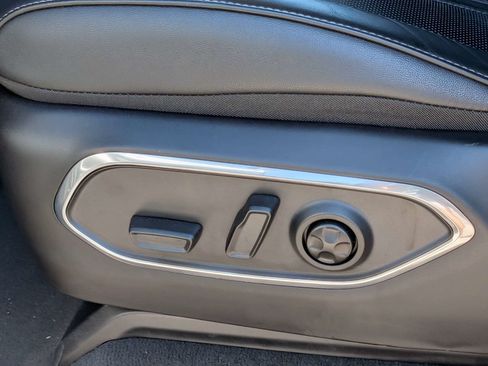 Used 2025 Jeep Wagoneer 4WD w/ Convenience Group I image 25