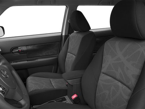 Used 2014 Scion xB FWD image 8
