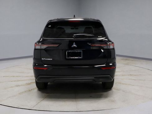 New 2026 Mitsubishi Outlander ES image 7