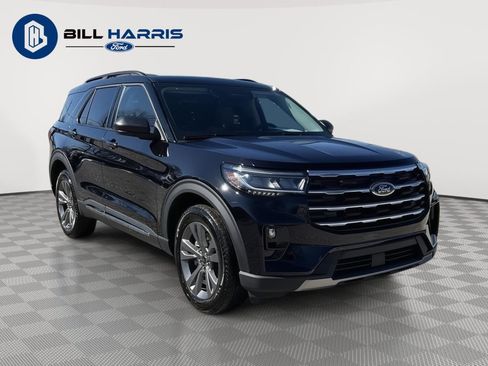 Used 2025 Ford Explorer Active w/ Active Comfort Package image 3