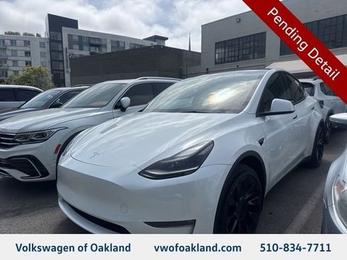 Used 2023 Tesla Model Y Long Range AWD/4WD image 1