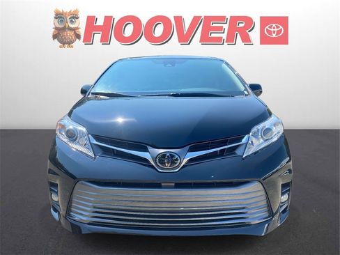 Used 2020 Toyota Sienna XLE image 7