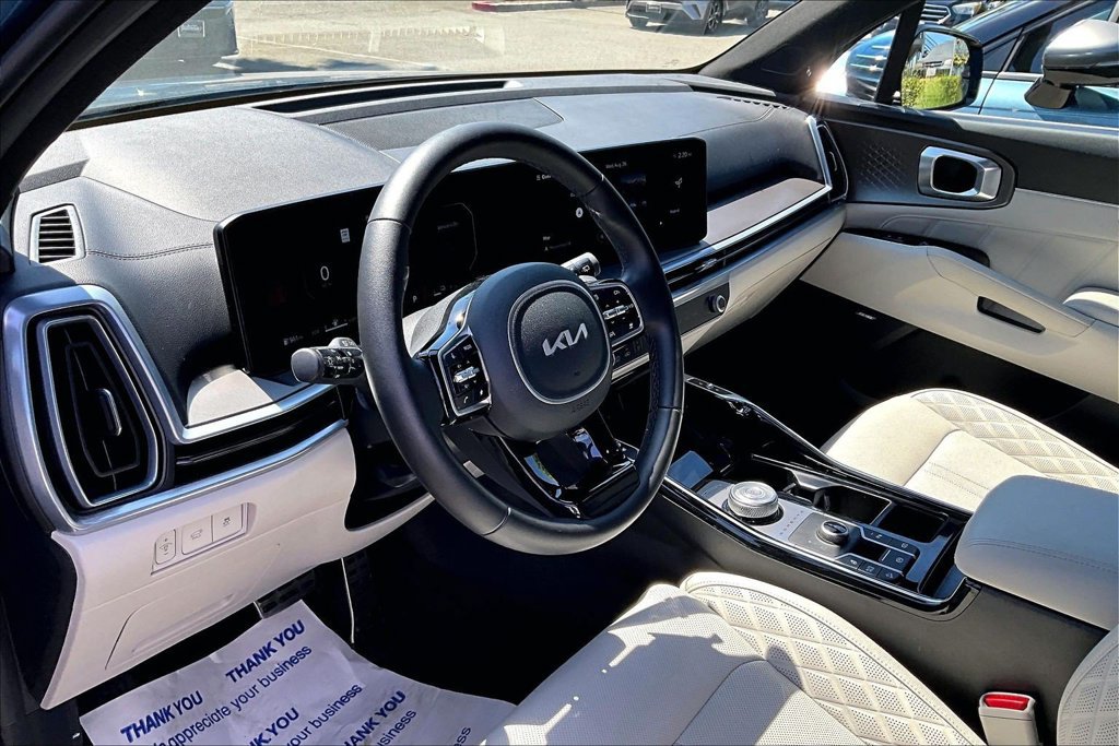 Certified 2025 Kia Sorento SX Prestige AWD/4WD image 9
