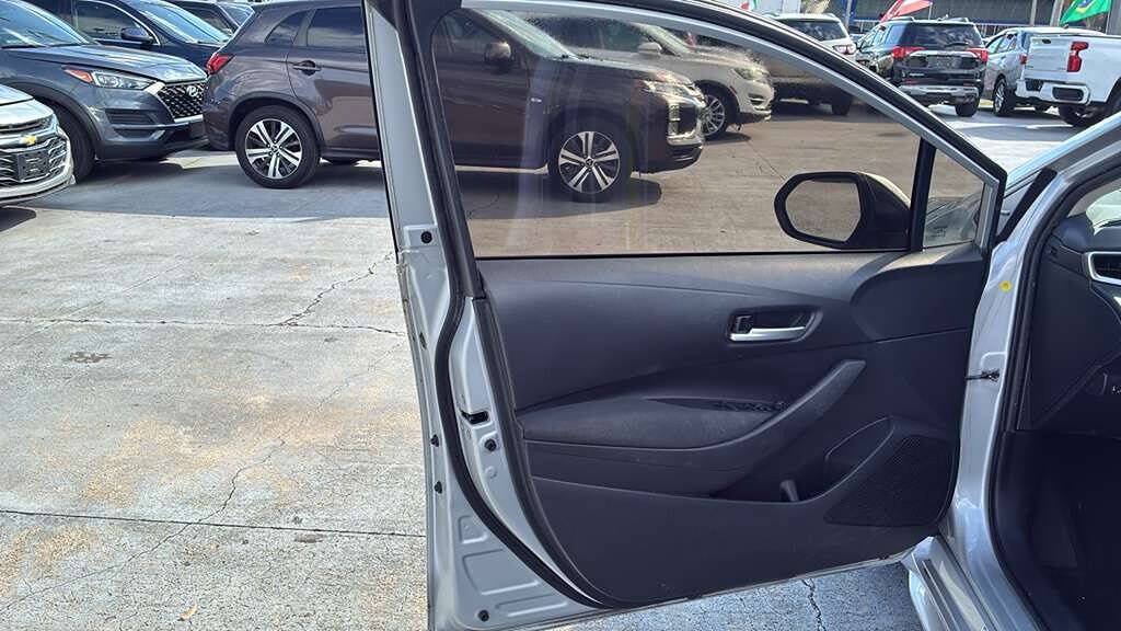 Used 2021 Toyota Corolla LE FWD image 5