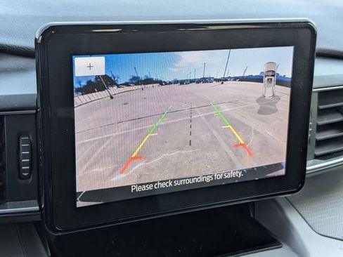 Used 2022 Ford Explorer XLT w/ Equipment Group 202A image 14