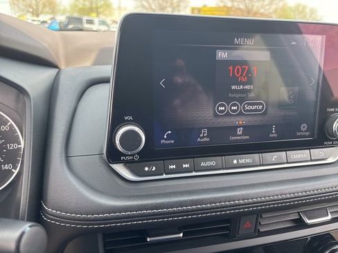 Used 2023 Nissan Rogue SV image 19