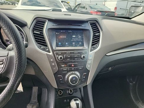 Used 2017 Hyundai Santa Fe SE w/ Cargo Package image 10