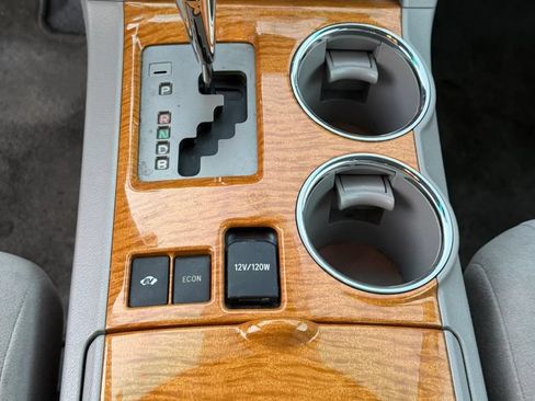 Used 2010 Toyota Highlander 4WD Hybrid image 25