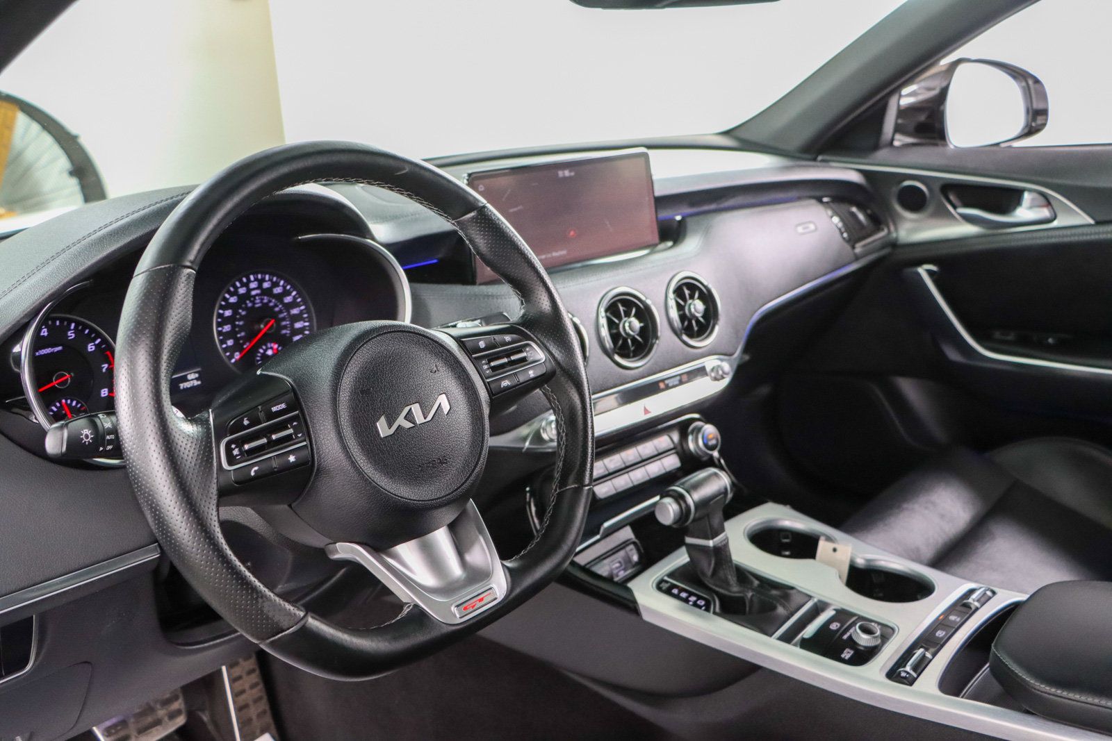 Used 2022 Kia Stinger GT1 RWD image 22
