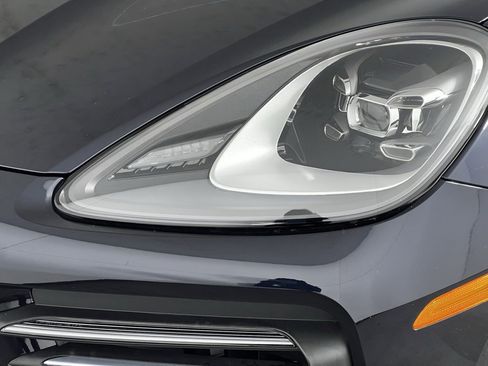 Certified 2022 Porsche Cayenne image 15