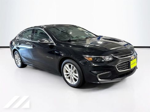 Used 2017 Chevrolet Malibu LT FWD image 3