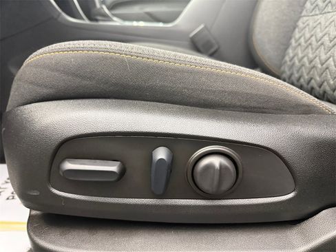 Used 2023 Chevrolet Equinox LT w/ Driver Convenience Package image 13