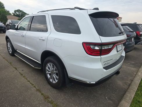 Used 2022 Dodge Durango SXT AWD/4WD image 2