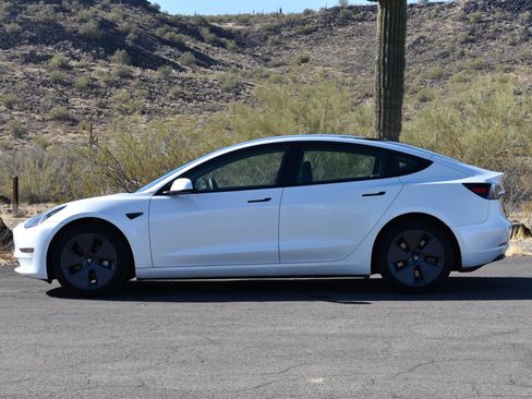 Used 2023 Tesla Model 3 Standard Range image 7