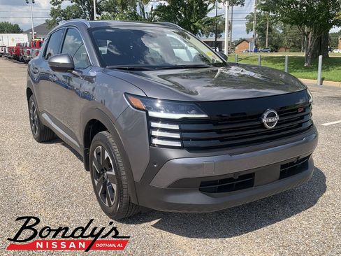 Used 2025 Nissan Kicks SR FWD image 1