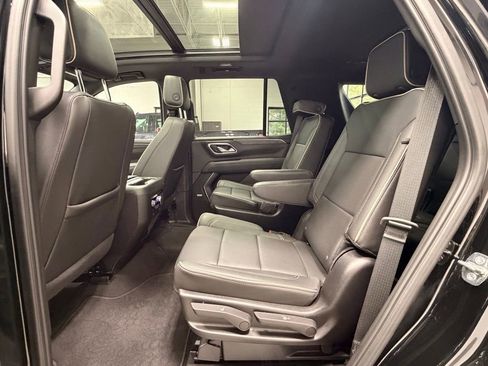 Used 2024 GMC Yukon SLT w/ SLT Premium Package AWD/4WD image 19
