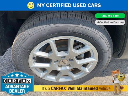 Used 2023 Jeep Renegade Latitude AWD/4WD image 27