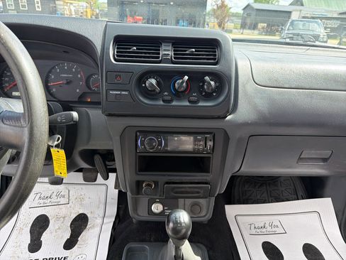 Used 2001 Nissan Frontier XE RWD image 11