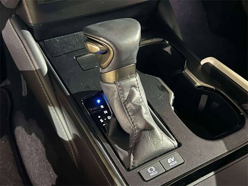 Certified 2025 Lexus ES 300h w/ Premium Package image 37