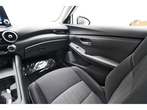 Used 2024 Nissan Sentra SV FWD image 8