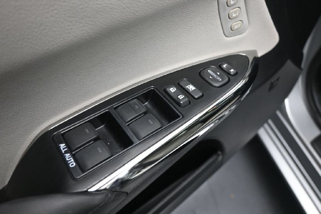 Used 2016 Toyota Avalon Limited w/ Toyota Safety Sense Package FWD image 23