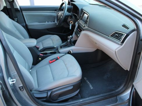 Used 2017 Hyundai Elantra SE image 16