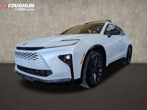 New 2025 Toyota Crown Signia Limited w/ Advanced Technology Package image 3