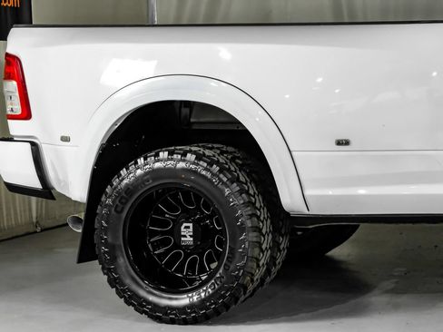 Used 2024 RAM 3500 Tradesman w/ Chrome Appearance Group AWD/4WD image 7