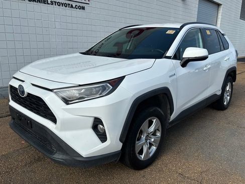 Used 2020 Toyota RAV4 XLE w/ XLE Grade Weather Package AWD/4WD image 1