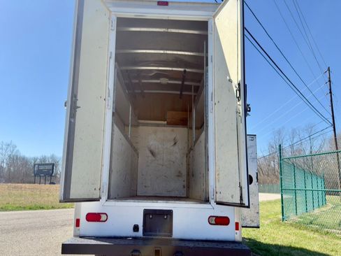 Used 2017 Chevrolet Express 3500 w/ Chrome Appearance Package RWD image 16