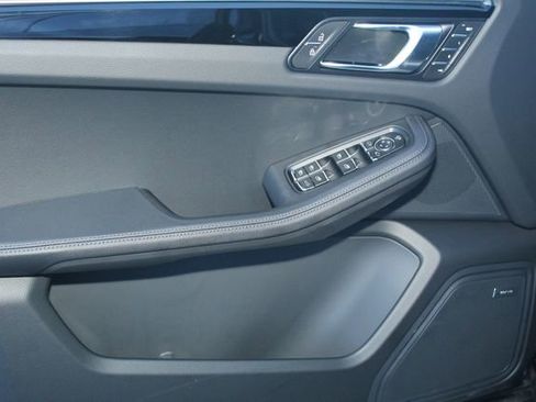 New 2026 Porsche Macan Base image 21