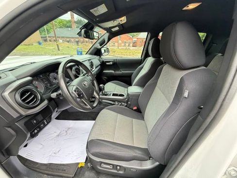 Used 2021 Toyota Tacoma TRD Sport w/ Technology Package AWD/4WD image 9