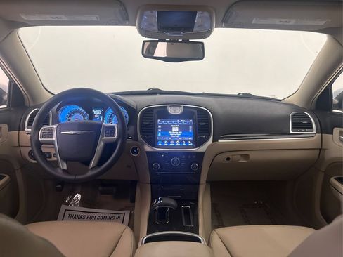 Used 2013 Chrysler 300 RWD image 40