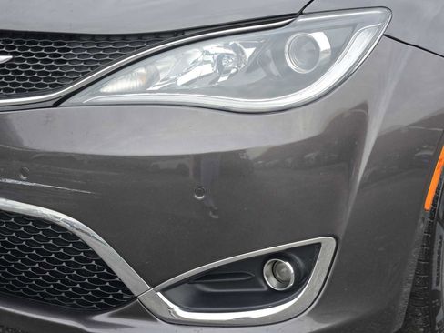 Used 2019 Chrysler Pacifica Touring-L Plus w/ Advanced Safetytec Group image 9