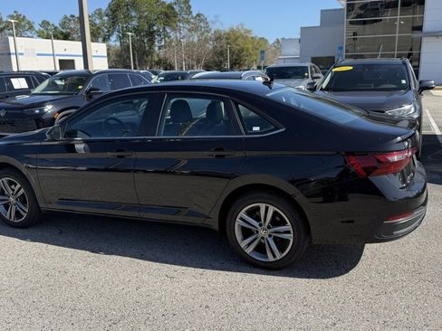 Certified 2022 Volkswagen Jetta SE image 10