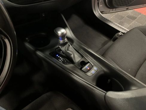 Used 2018 Toyota C-HR XLE image 34