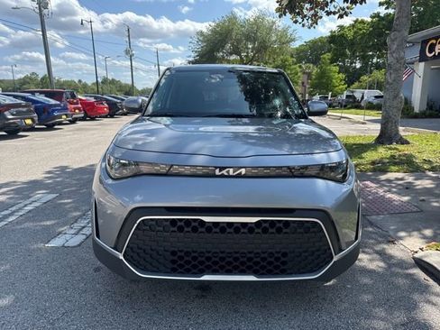 Used 2025 Kia Soul LX w/ LX Technology Package FWD image 3